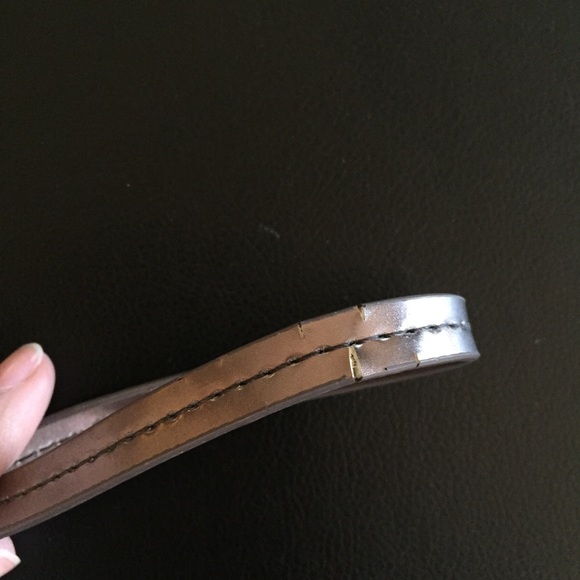 Snake skin (fake) small purse with magnet closure! - Picture 7 of 8